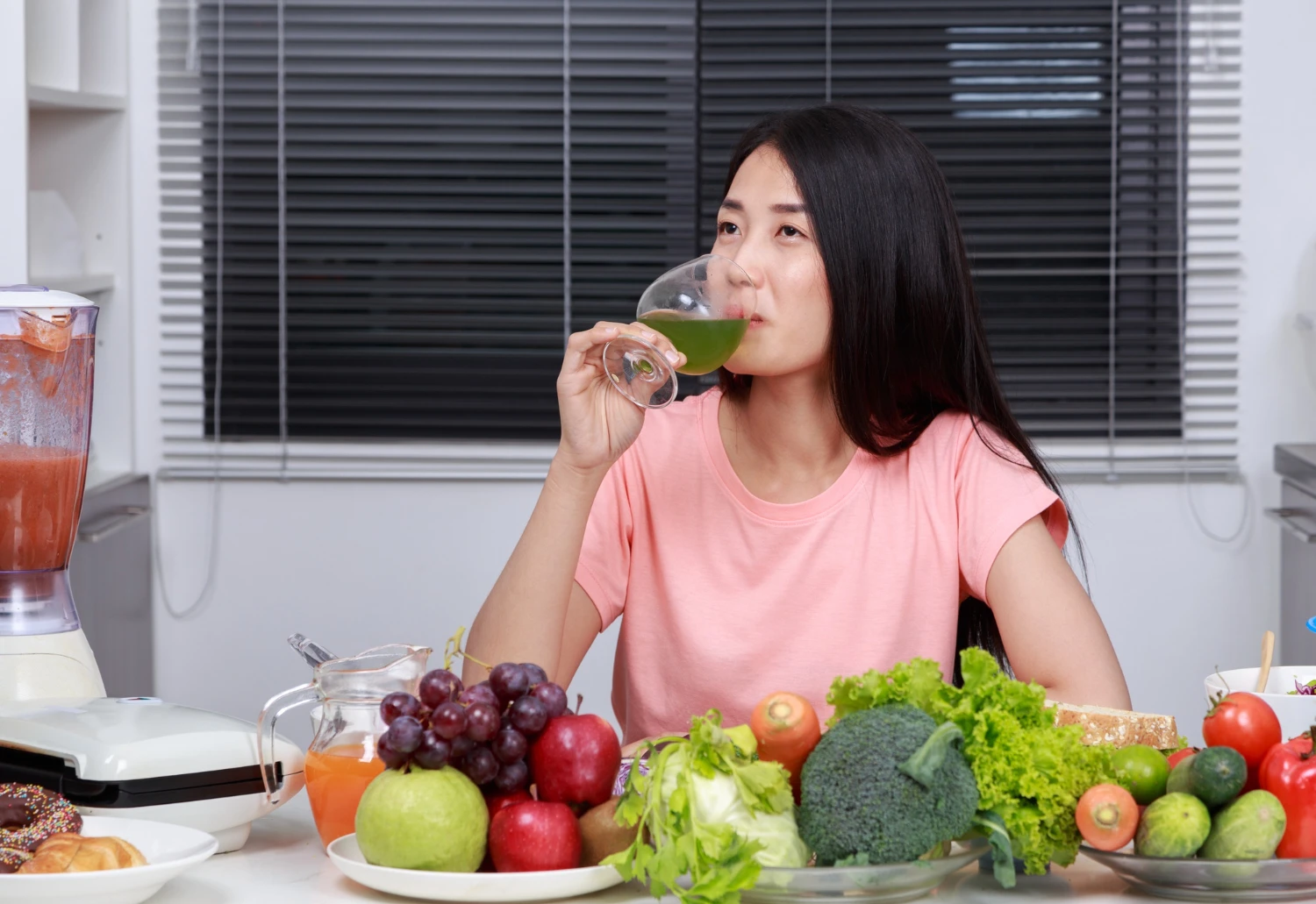 uống nước mát mùa nắng nóng có ảnh hưởng tới người bệnh mạn tính không