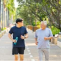 Hoạt động thể chất có vai trò quan trọng trong duy trì sức khỏe tim mạch.