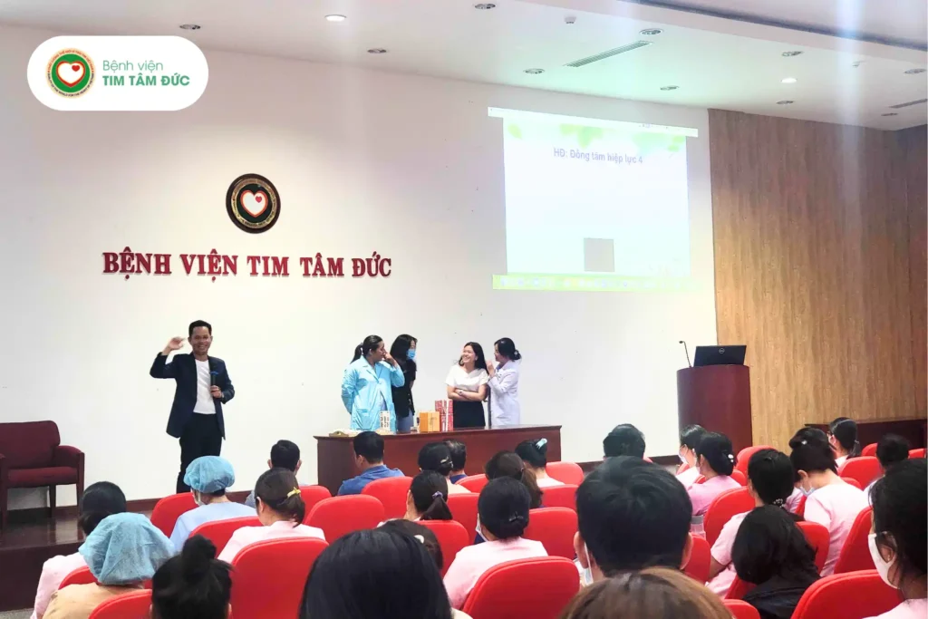 tập huấn nội bộ giao tiếp ứng xử nhân viên y tế