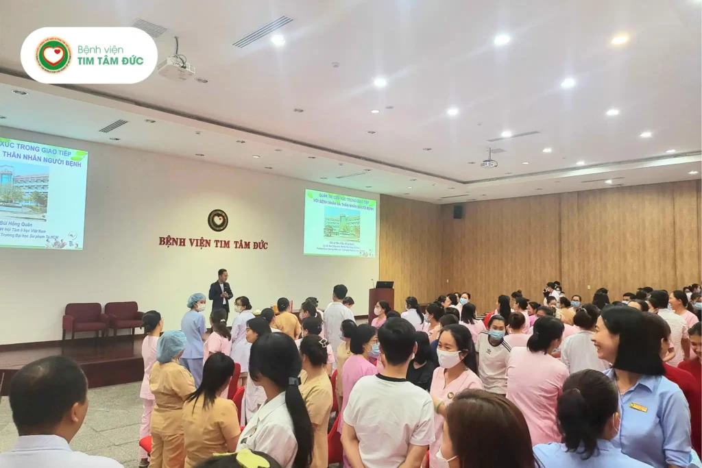 tập huấn nội bộ giao tiếp ứng xử nhân viên y tế với người bệnh và thân nhân
