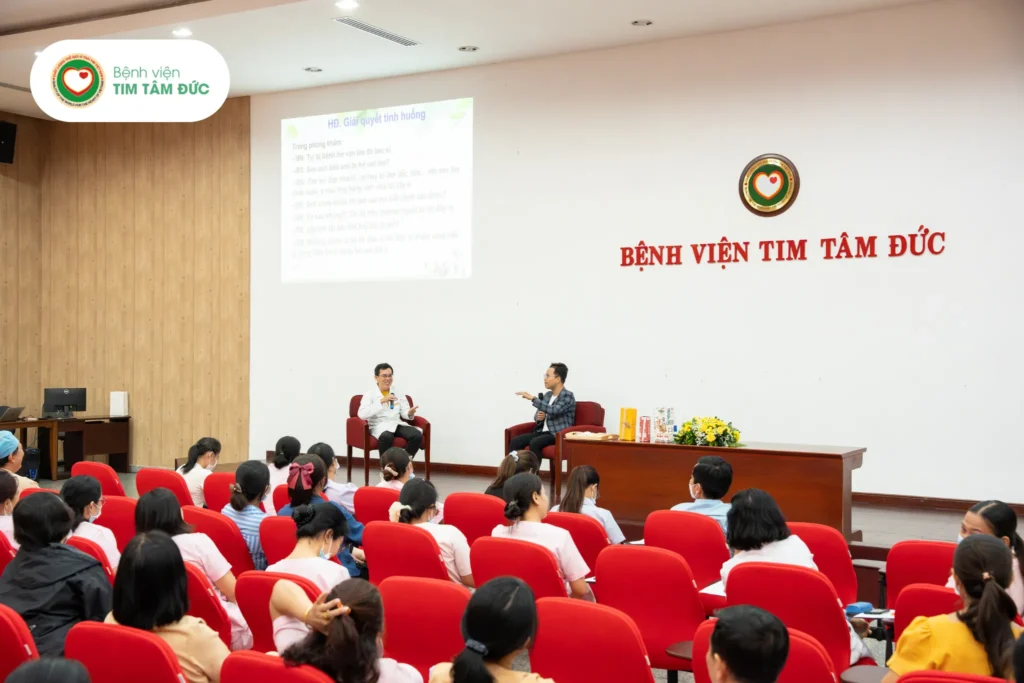 Quản trị cảm xúc trong giao tiếp với bệnh nhân và thân nhân