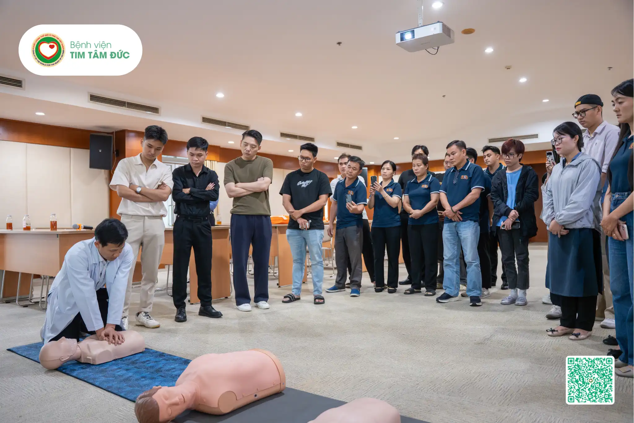 thực hành cấp cứu tim phổi cùng chuyên gia Tâm Đức