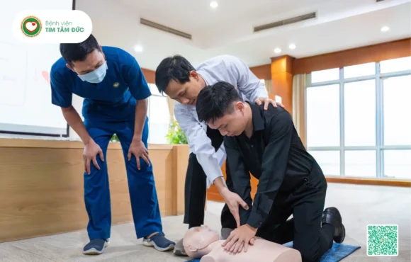Bác sĩ Tâm Đức đào tạo cấp cứu hồi sức tim phổi CPR
