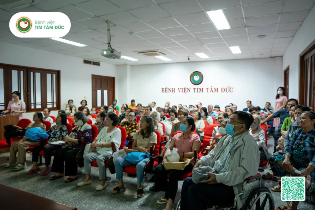 Hội trường Tâm Đức đón tiếp người bệnh và gia đình tham dự Tư vấn Sức khoẻ Tim mạch Tháng 10