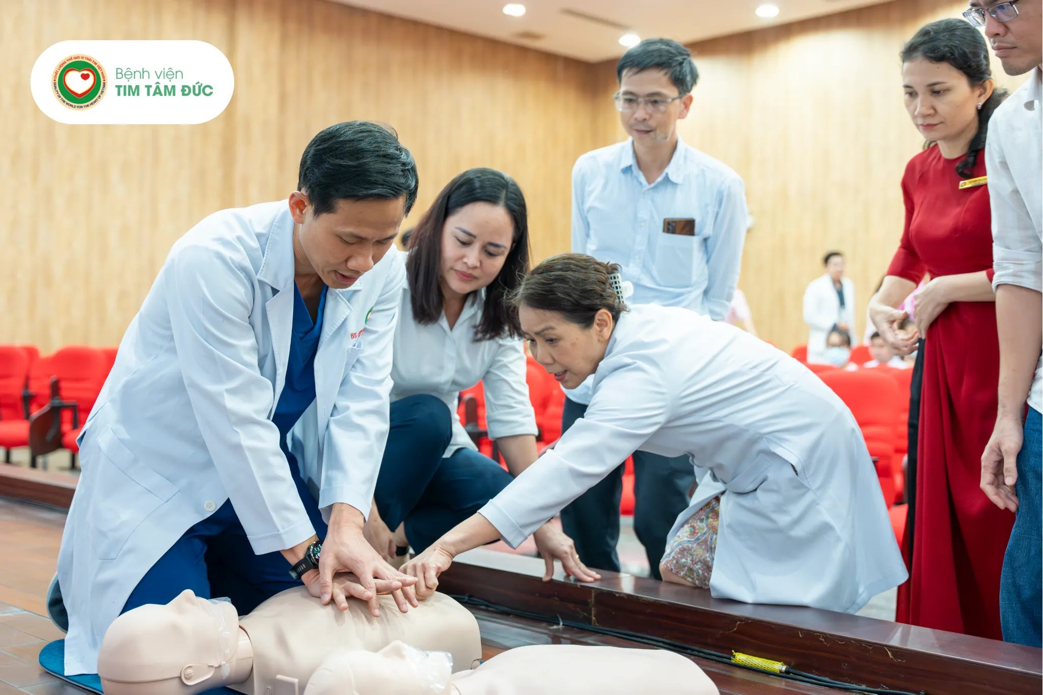 Thực hành CPR trên mô hình