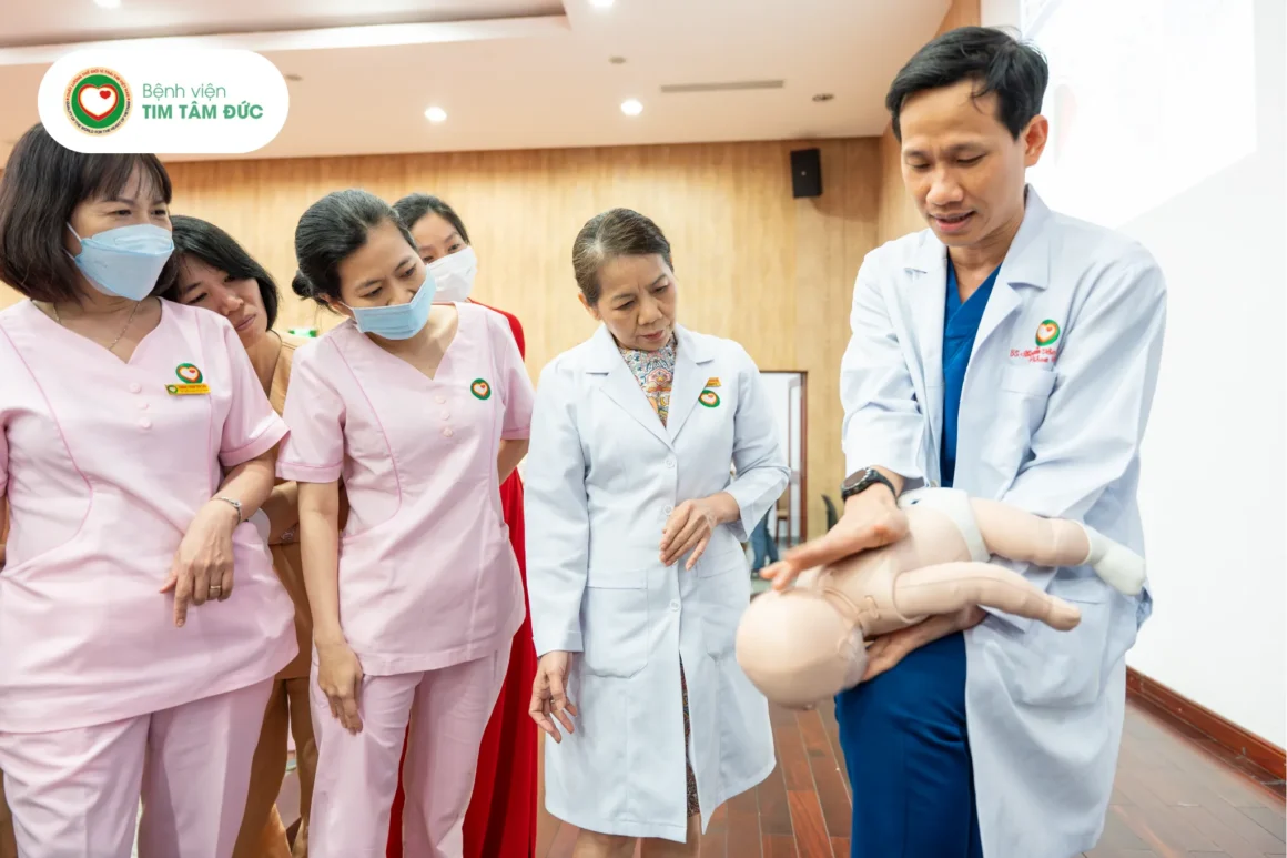 tap-huan-cpr-va-bao-dong-do-noi-vien-9 Hồi sinh tim phổi CPR